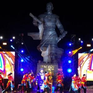 Khách đổ xô về Hà Tiên nhân kỷ niệm 290 năm ngày mất Đức khai trấn Mạc Cửu